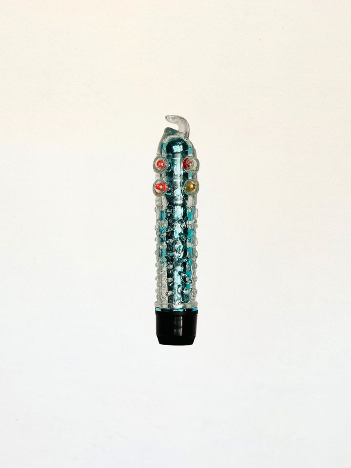 Vibrador con funda de gel texturizada