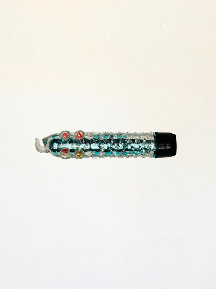 Vibrador con funda de gel texturizada